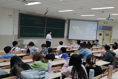 泉心泉益，研途引航 信息學院志愿服務隊成功舉辦考研交流分享會